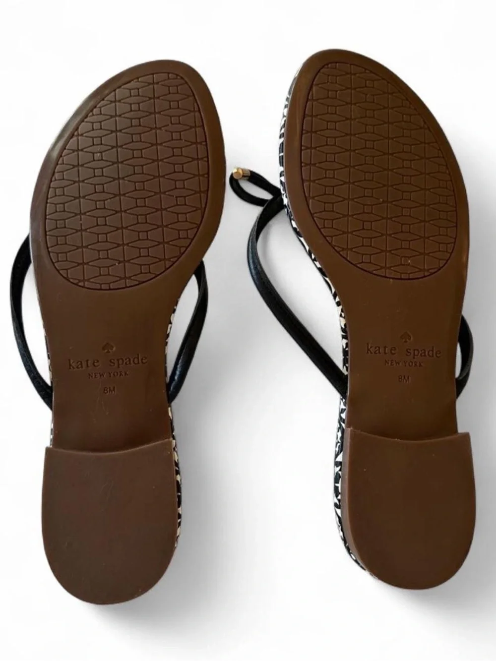 Kate Spade Mystic Bow Sandals 8M Black White Spade Charm NWOB Preppy Neutral